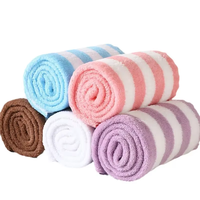 Serviette de Bain en Polaire Corail Rayée Multicolore en Gros pour Adultes/Enfants, Idéale pour la Maison, l'École, la Piscine et la Plage