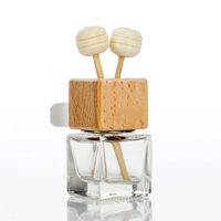 Diffuseur d'aromathérapie pour voiture en verre carré avec clip de ventilation, bouteille avec couvercle en bois, désodorisant pour voiture, bouteille d'huile essentielle parfumée, logo personnalisé