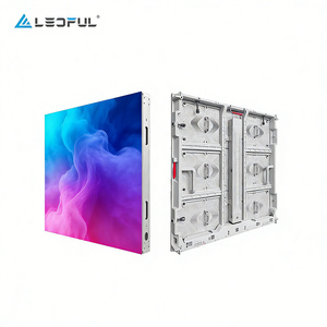 Affichage LED extérieur P4 pour la gestion de flotte : intégration pour l'affichage en temps réel des horaires et des assignments des bus en station. - Product Image 1