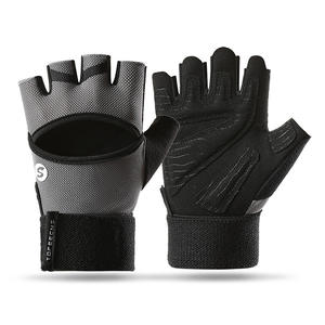 Gants d'entraînement à demi-doigts avec technologie antidérapante et enveloppe de poignet pour des performances sportives améliorées et une stabilité de soutien - Product Image 1
