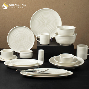 Service de vaisselle en porcelaine céramique blanche haut de gamme, élégant et minimaliste, pour hôtels et gîtes, durable et résistant à la chaleur pour plus de 10 personnes - Product Image 1