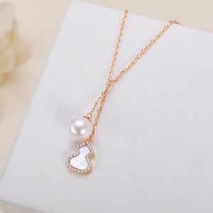 สร้อยคอผู้หญิงระดับไฮเอนด์จากฮูลู ทำจากเงินแท้ ประดับมุกน้ำจืดแท้ แสงเงางาม พร้อมจี้เพชรซิรคอน ดีไซน์สวยงาม - Product Image 2