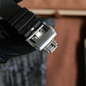 Montre de plongée de luxe pour homme, boîtier en titane ultra-fin, cadran squelette analogique, bracelet en caoutchouc, mouvement mécanique, résistance à l'eau 10 bars - Product Image 6