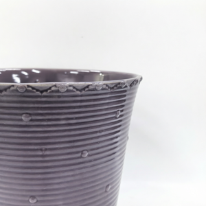 Pots à fleurs en céramique <span class=keywords><strong>de</strong></span> qualité supérieure, 6,5 pouces, violet foncé, à bord festonné côtelé, pour <span class=keywords><strong>une</strong></span> <span class=keywords><strong>d</strong></span>écoration élégante <span class=keywords><strong>de</strong></span> la maison et du jardin, plantes et fleurs <span class=keywords><strong>d</strong></span>'intérieur - Product Image 5