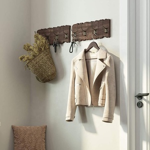 Perchero montado en la pared de madera marrón rústico de entrada con 4 ganchos dobles para pasillo - Product Image 3