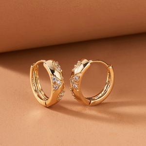 Vente en gros de bijoux en plaqué or 18 carats Boucles d'oreilles géométriques minimalistes pour femmes - Product Image 3