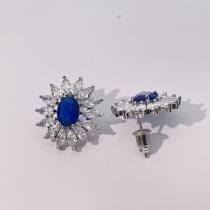 ต่างหูทรงเรขาคณิตสำหรับผู้หญิง ดีไซน์คลาสสิกและหรูหราจาก Tianyu Gems ตัวเรือนทองเหลืองชุบทอง ประดับด้วยเพทายทรงรีสีน้ำเงิน - Product Image 1