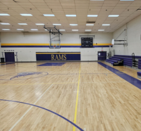 Échantillons gratuits, vente en gros d'usine, plancher en bois de bouleau pour terrain de basket-ball à emboîtement / plancher de salle de sport / plancher en bois dur d'érable pour le sport