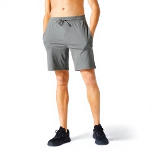 Shorts deportivos esenciales de verano para hombre, ligeros, con cintura elástica, cordón ajustable y bolsillo con cremallera segura. - Product Image 1