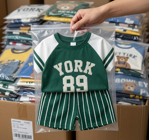 ชุดเสื้อผ้าเด็กแขนสั้นผ้าฝ้ายสำหรับฤดูร้อน สำหรับเด็กอายุ 3-6 ปี ลดราคา คละสี ลายพิมพ์หลากหลายแบบ - Product Image 1