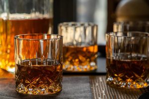 1 Pack 750ml Hand Crafted Modern Transparent Crystal Irish <b>Cut</b> Triangular <b>Glass</b> Bottle Scotch Wine Liquor Whiskey <b>Decanter</b> Set - Product Image 3