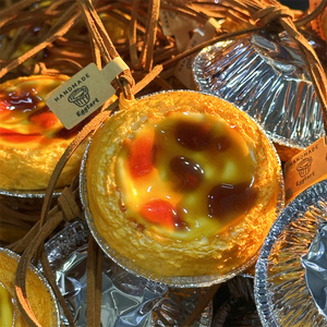 Modelo de Tarta de Huevo Glaseada con Correa Colgante de Cuero, Postre Recién Horneado Realista con Efecto Caramelizado, Ideal para Exhibición en Cafeterías y Bolsos de Coche - Product Image 2