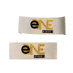 ป้ายผ้าทอโลโก้แบรนด์ส่วนตัวแบบกำหนดเอง พร้อมห่วงตรงกลางแบบพับได้ - Product Image 2