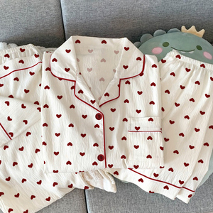 <span class=keywords><strong>Pigiama</strong></span> Minimalista da <span class=keywords><strong>Donna</strong></span> con Stampa Cuori Rossi: Nuovo Set Estivo a Maniche Corte Indossabile Come Abbigliamento da Casa - Set 3 Pezzi - Product Image 2
