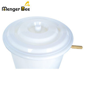 <b>Plastic</b> Manual Honey Extractor with Galvanized Inner <b>Basket</b> and 2 Frames High Efficiency Honey Processing Machine at Low Price - Product Image 6
