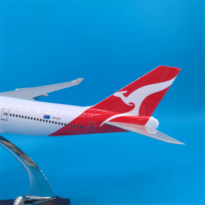 โมเดลเครื่องบินเรซิ่นไดแคสต์ คานตาส โบอิ้ง บี747 ขนาด 47 ซม. สเกล 1/150 พร้อมฐานตั้งโชว์ - Product Image 3