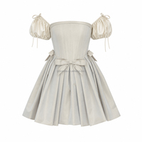 Robe courte plissée à col carré et manches bouffantes évasées avec volants, idéale pour les soirées, cocktails ou tenues décontractées, pour femmes