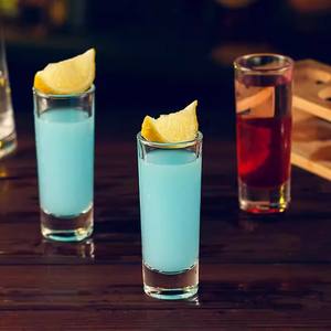 Vasos de chupito de vidrio transparente de base gruesa de 2 oz para whisky, tequila, fiestas, bodas, bares, hoteles y reuniones. - Product Image 5