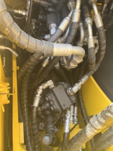 รถขุดขนาดเล็ก Komatsu PC70-8 ของแท้จากญี่ปุ่น น้ำหนัก 7 ตัน เครื่องยนต์ SAA4D95LE บุ้งกี๋ขนาด 0.3 ลูกบาศก์เมตร รถขุดไฮดรอลิกขนาดเล็ก ราคา FOB เซี่ยงไฮ้ - Product Image 2