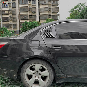Autocollant de persienne de fenêtre arrière pour BMW Série 5 E60, texture carbone noir piano, adhésif, 2005-2010 - Product Image 1