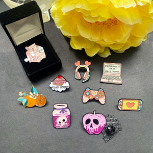 ¡Venta al por mayor! Zapatos de plantas tropicales Stranger Things de huevo de Halloween de cereza de Navidad, alfileres de esmalte suave, venta al por mayor de 2017 - Product Image 5