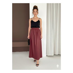 Jupe fluide bordeaux pour femme avec poches latérales, tissu aspect cuir, longueur 95 cm - Product Image 2