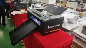 Venta caliente Hoja automática Máquina de corte digital Cortador de etiquetas con motor paso a paso Etiquetas de vinilo DXS350PRO - Product Image 2