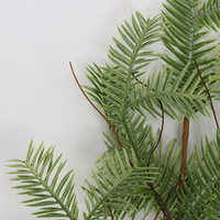 Plante Artificielle Taxus Chinensis Simulé de 71cm pour Noël Saint Valentin ou Décorations de Graduation Idée Cadeau
