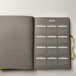 Agenda <span class=keywords><strong>Semanal</strong></span> 2026 Personalizada al por Mayor, 12*18cm, Impresa a Color, Tapa Dura, con Banda de Papel, Tema de Hojas, en Español - Product Image 4