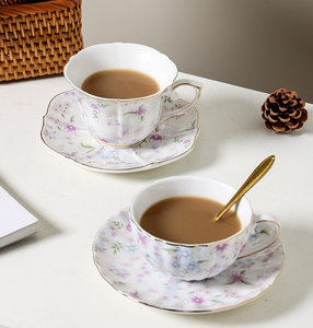 Ensemble de tasses à café pour le thé de l'après-midi, élégant et charmant, de style anglais, rétro et violet, tasses et soucoupes en céramique de luxe à bord doré - Product Image 4