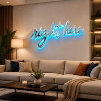 Enseigne lumineuse Halo 3D en miroir argenté avec lettres cursives cyan et rétroéclairage LED pour la décoration murale de la maison, du salon, du café, de la boutique ou du magasin.