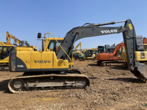 Excavatrice sur chenilles Volvo EC140BLC d'occasion à vendre - Seconde main, godet de 0,8 m, puissance de 98 kW, moment de charge élevé - Product Image 2