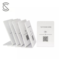 Bedruckter Acryl-Hochfrequenz-NFC-Lese-/Schreib-Displayständer für Restaurants mit Google-Bewertungen und QR-Code