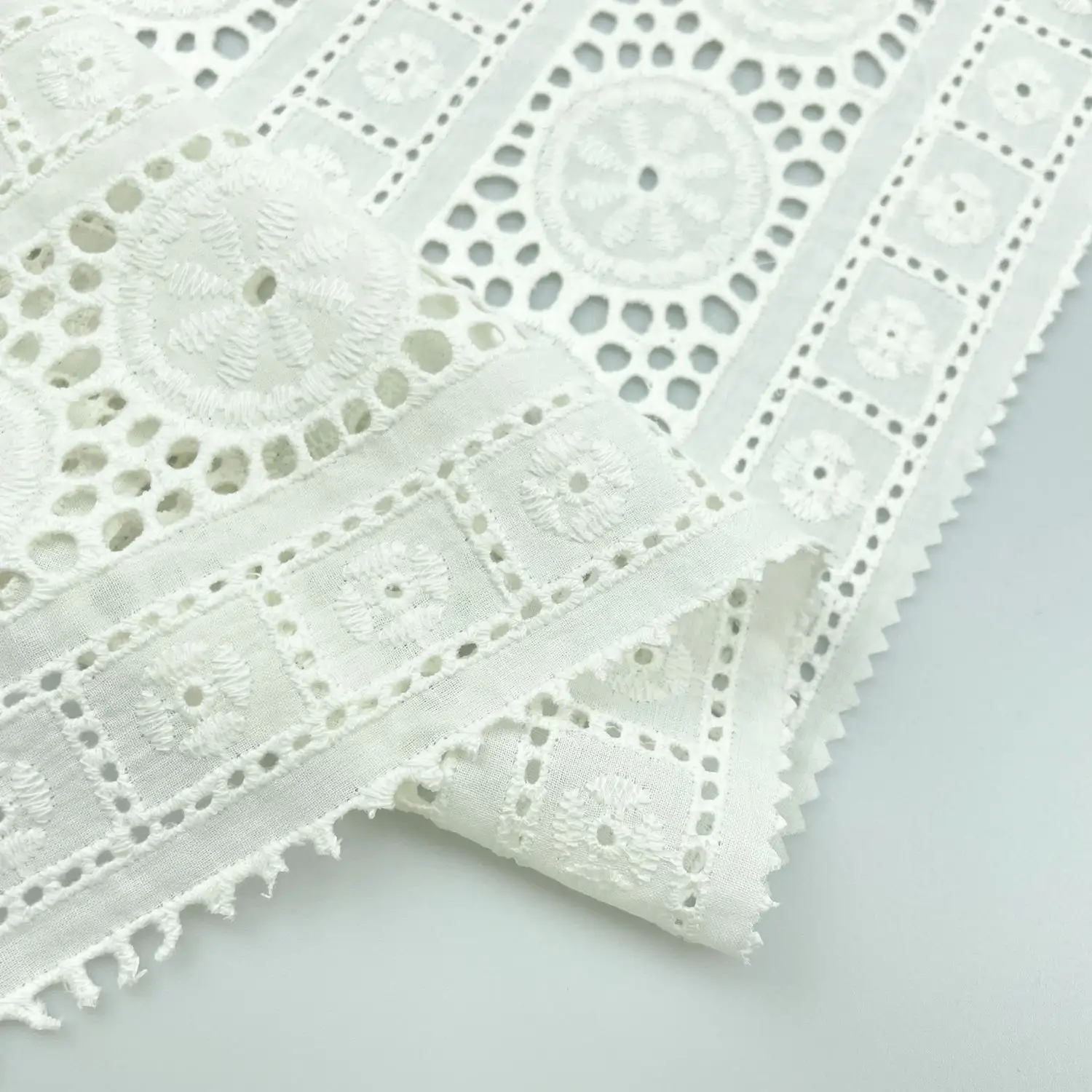 Tecido bordado de malha com ilhós 100% algodão branco bordado com ilhós voile suíço para vestido feminino