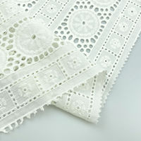 Tissu en coton brodé ajouré pour robe femme