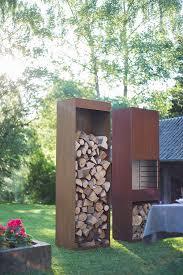 Cheminée extérieure carrée en acier Corten robuste, construction en béton, design autoportant, rangement pour bois, décoration de jardin - Product Image 2