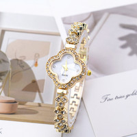 Montre à chaîne en métal européenne et américaine, montre rétro à quartz avec petit cœur en strass, cadran à quatre feuilles de trèfle, montre exquise pour femmes