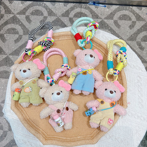 Lindo colgante de muñeco de peluche de oso Terry con diseño de pantalones con <span class=keywords><strong>tirantes</strong></span> y botella de agua para bolso de mujer - Product Image 1