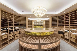 Mobile Porta Vini in Legno Massello Europeo Moderno, Cantinetta Personalizzata con Dettagli Intagliati e Dorati, Estensibile ed Ecologica - Product Image 2