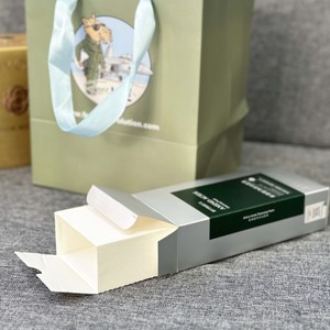 豪华印刷标志纸板纸样品香水包装盒，采用优雅的花束设计 - Product Image 2