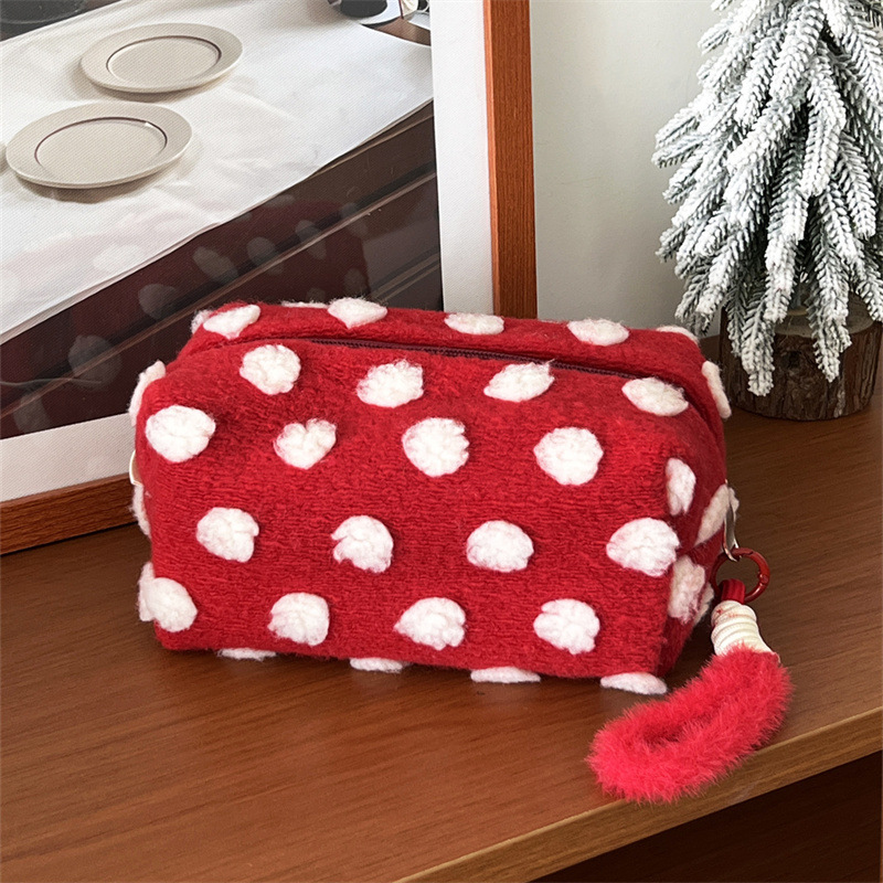 Hand carrying wool dot red. pillow bag