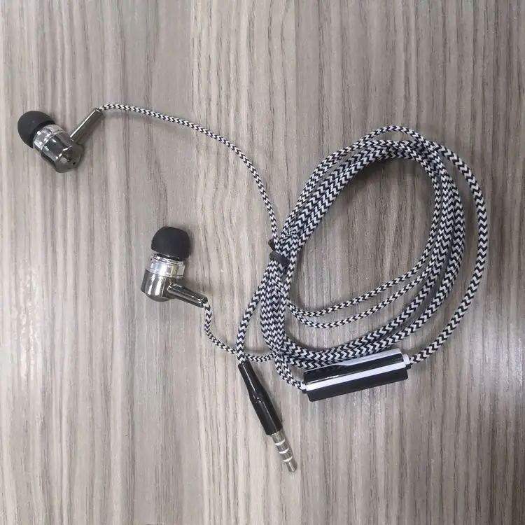 Pas cher dans l'oreille filaire écouteur musique Sport casque de jeu avec micro stéréo 3.5mm écouteur