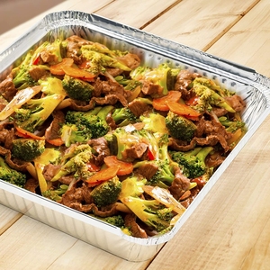 RE3G Contenedor de papel de aluminio cuadrado de 9 pulgadas con tapa de cartón para catering de pizza asada - Product Image 6