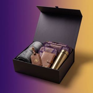 Set de Regalo Corporativo de Lujo Personalizado: Manta de Viaje, Almohada para el Cuello, Cubos de Embalaje Jacquard, Vaso Dorado - Product Image 3