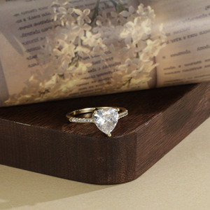 Bague élégante plaquée or 14 carats, style polyvalent, cadeau de luxe léger, idéale pour la vie quotidienne, s'accorde à tous les styles. - Product Image 4