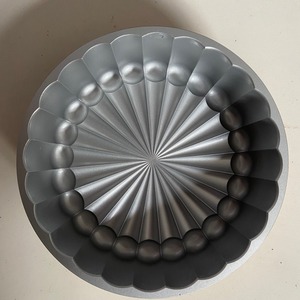 Moule à gâteau Bundt rainuré en aluminium moulé sous pression, robuste, avec revêtement antiadhésif doré, forme fleur, pour four, vente en gros usine - Product Image 2