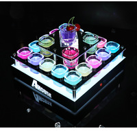 Maßgefertigtes, wiederaufladbares, doppelstöckiges RGB-Quadrat-Acryl-Schnapsglas-Serviertablett mit LED-VIP-Becherhalter für Bar, Club, Restaurant, Party