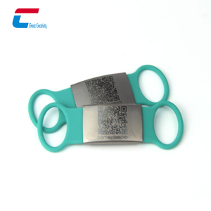 Diseño personalizado de silicona duradera etiqueta de identificación de animales anti-Pérdida de seguimiento gato perro código QR Etiqueta de silicona para mascotas con placa de metal - Product Image 2