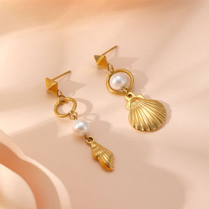 Pendientes Colgantes de Moda en Acero Inoxidable 316L con Baño de Oro PVD de 14k y 18k, Diseño Asimétrico de Concha y Perla, Joyería para Mujer - Product Image 1
