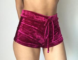 2025 à la mode femmes or velours flanelle sport Shorts élastique à lacets plissé Sexy à la mode maigre Fit vêtements - Product Image 1